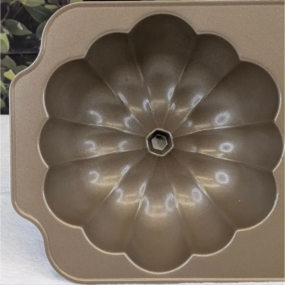 Nordic Ware Great Pumpkin Pan